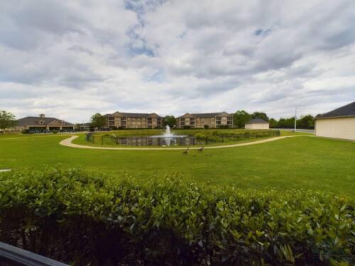 Apartments-in-Fayetteville-North Caroline-Green-Space-with-Lake-Fountain